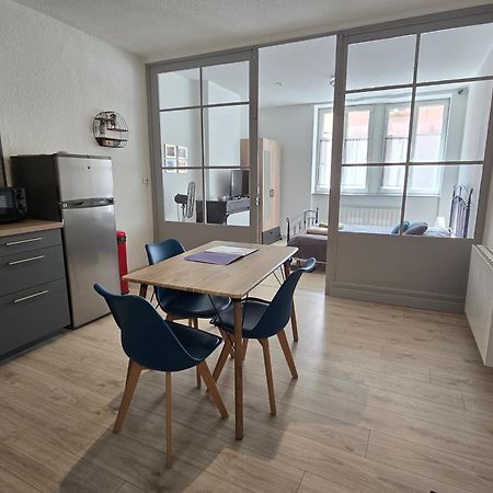 Appartement Au Calme Idealement Place A Macon. Exterior photo