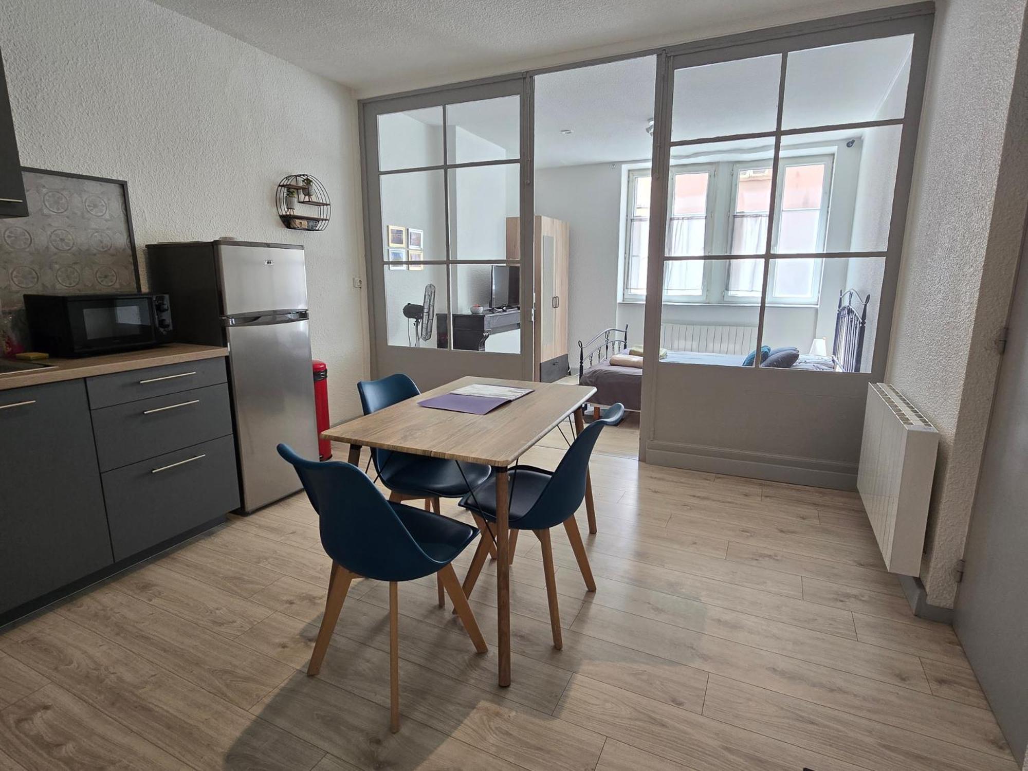 Appartement Au Calme Idealement Place A Macon. Exterior photo