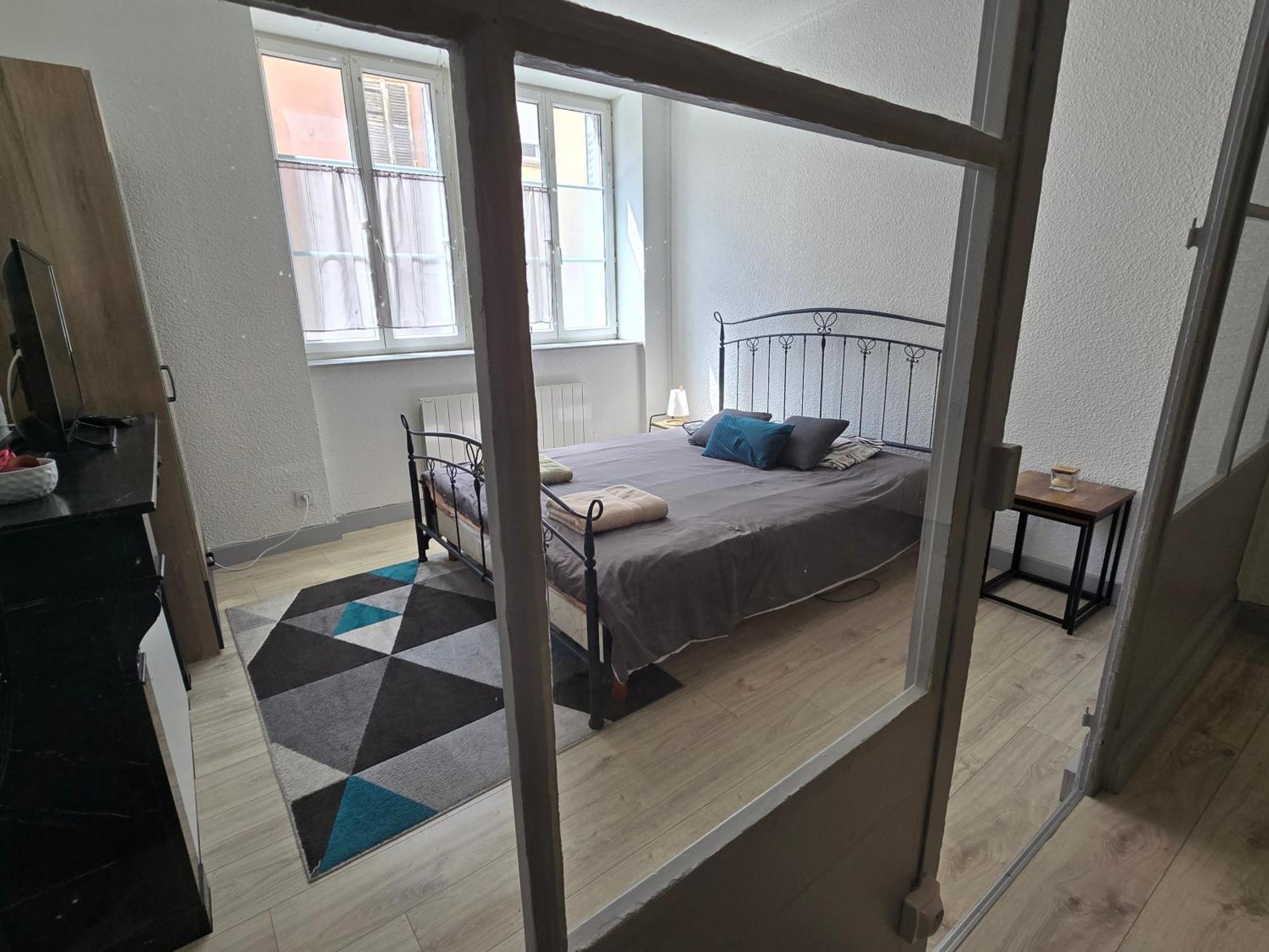 Appartement Au Calme Idealement Place A Macon. Exterior photo